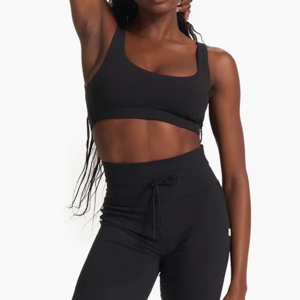 Vuori Black Scoop Sports Bra